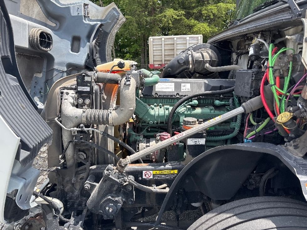 Sleeper Tractor-Heavy Duty Tractors-Volvo-2023-VNL64760-Greensboro-NC-617,415\n\t\tmiles-$ 75,250 - Image 21