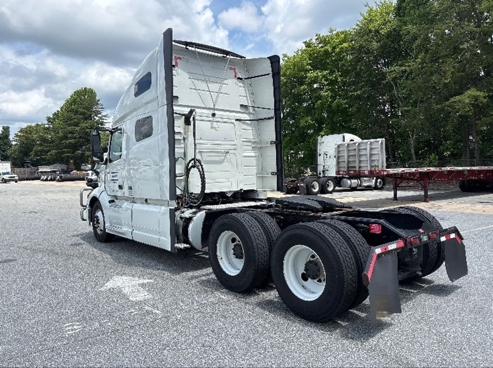 Sleeper Tractor-Heavy Duty Tractors-Volvo-2023-VNL64760-Greensboro-NC-617,415\n\t\tmiles-$ 75,250 - Image 5