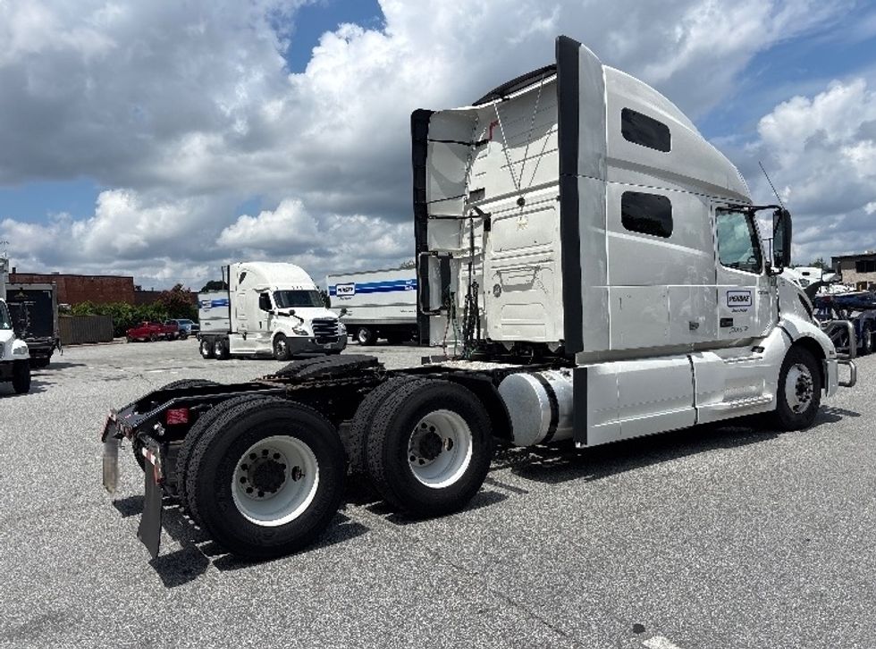 Sleeper Tractor-Heavy Duty Tractors-Volvo-2023-VNL64760-Greensboro-NC-617,415\n\t\tmiles-$ 75,250 - Image 7