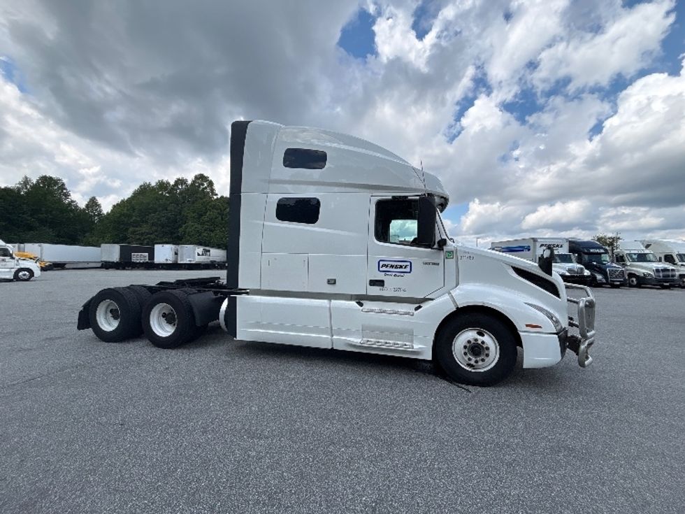 Sleeper Tractor-Heavy Duty Tractors-Volvo-2023-VNL64760-Greensboro-NC-617,415\n\t\tmiles-$ 75,250 - Image 8