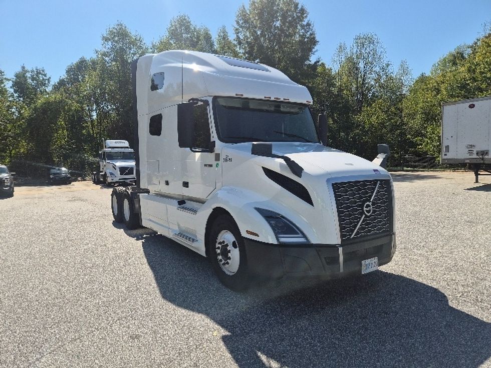 Sleeper Tractor-Heavy Duty Tractors-Volvo-2023-VNL64760-Greensboro-NC-769,481\n\t\tmiles-$ 66,250 - Image 1