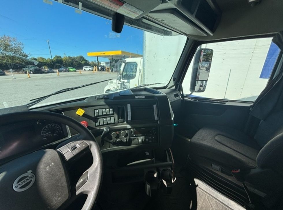 Sleeper Tractor-Heavy Duty Tractors-Volvo-2023-VNL64760-Greensboro-NC-769,481\n\t\tmiles-$ 66,250 - Image 12