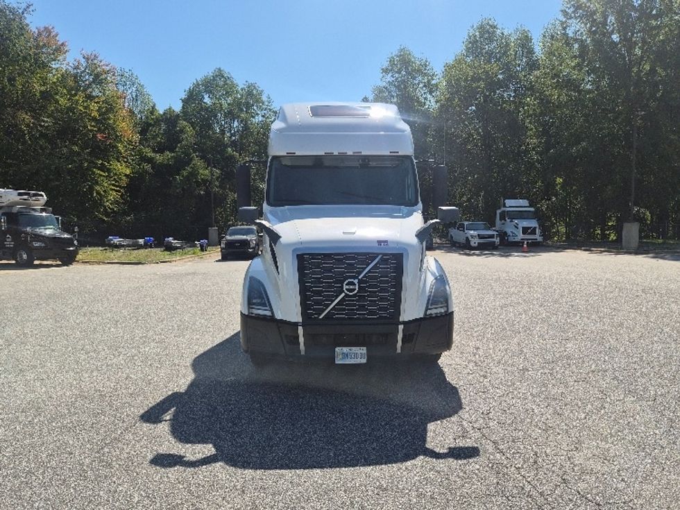 Sleeper Tractor-Heavy Duty Tractors-Volvo-2023-VNL64760-Greensboro-NC-769,481\n\t\tmiles-$ 66,250 - Image 2