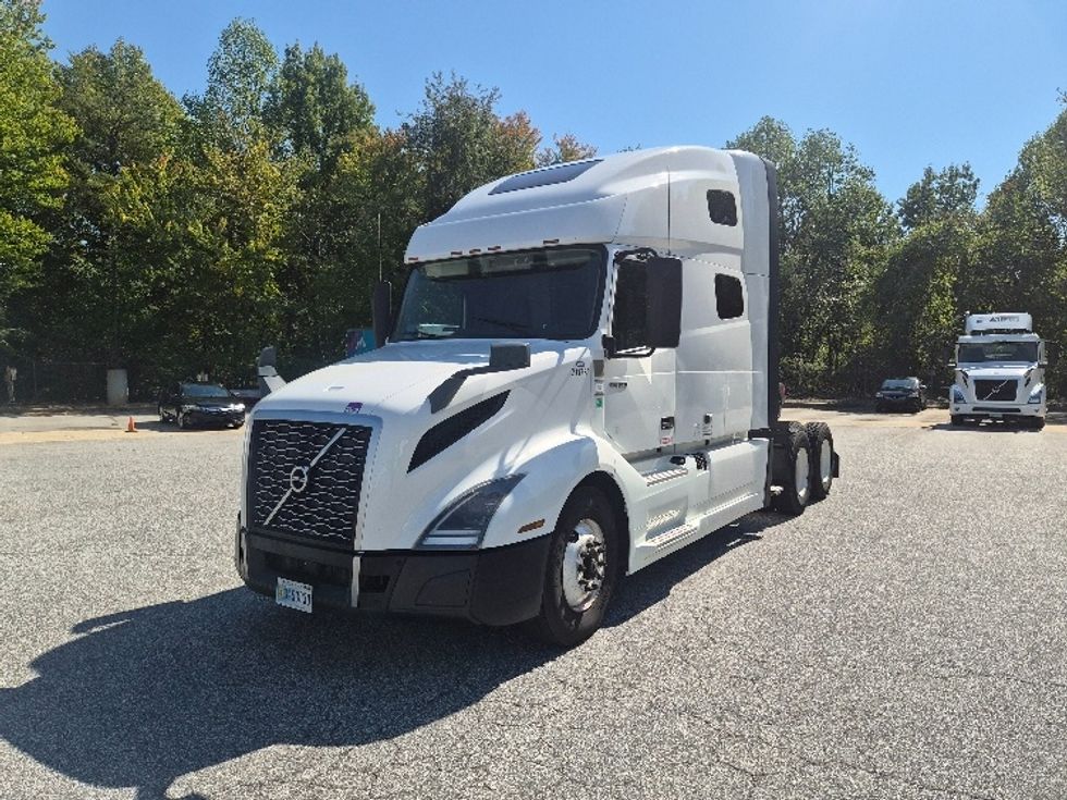 Sleeper Tractor-Heavy Duty Tractors-Volvo-2023-VNL64760-Greensboro-NC-769,481\n\t\tmiles-$ 66,250 - Image 3