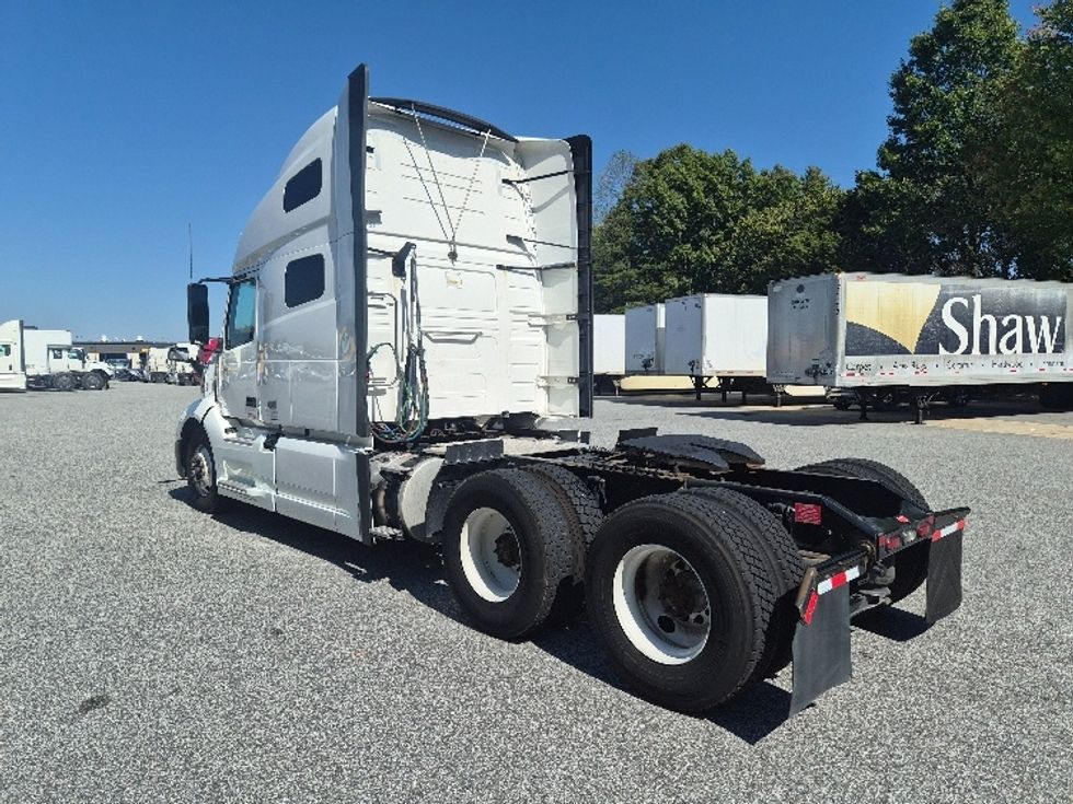 Sleeper Tractor-Heavy Duty Tractors-Volvo-2023-VNL64760-Greensboro-NC-769,481\n\t\tmiles-$ 66,250 - Image 5