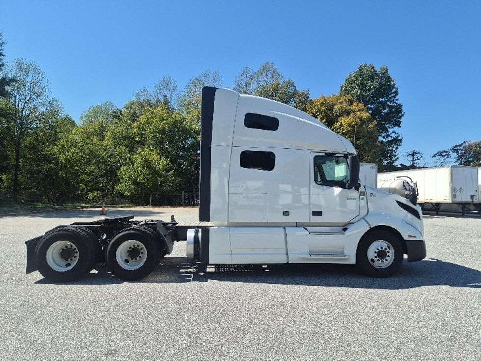 Sleeper Tractor-Heavy Duty Tractors-Volvo-2023-VNL64760-Greensboro-NC-769,481\n\t\tmiles-$ 66,250 - Image 8