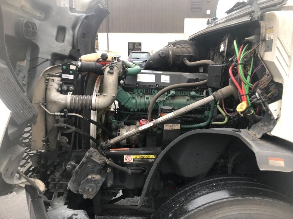 Sleeper Tractor-Heavy Duty Tractors-Volvo-2023-VNL64760-Hagerstown-MD-698,405\n\t\tmiles-$ 59,500 - Image 20