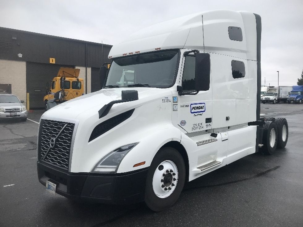 Sleeper Tractor-Heavy Duty Tractors-Volvo-2023-VNL64760-Hagerstown-MD-698,405\n\t\tmiles-$ 59,500 - Image 3