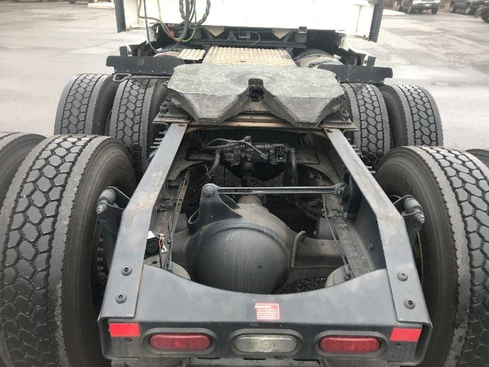 Sleeper Tractor-Heavy Duty Tractors-Volvo-2023-VNL64760-Hagerstown-MD-698,405\n\t\tmiles-$ 59,500 - Image 6