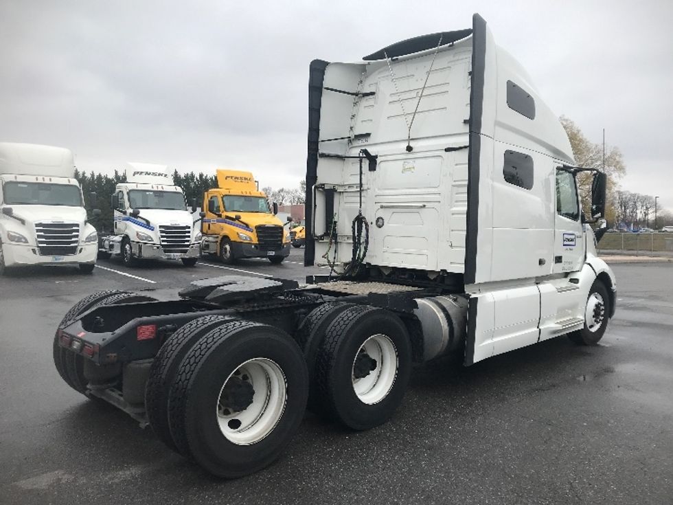 Sleeper Tractor-Heavy Duty Tractors-Volvo-2023-VNL64760-Hagerstown-MD-698,405\n\t\tmiles-$ 59,500 - Image 7