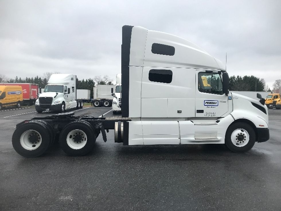Sleeper Tractor-Heavy Duty Tractors-Volvo-2023-VNL64760-Hagerstown-MD-698,405\n\t\tmiles-$ 59,500 - Image 8