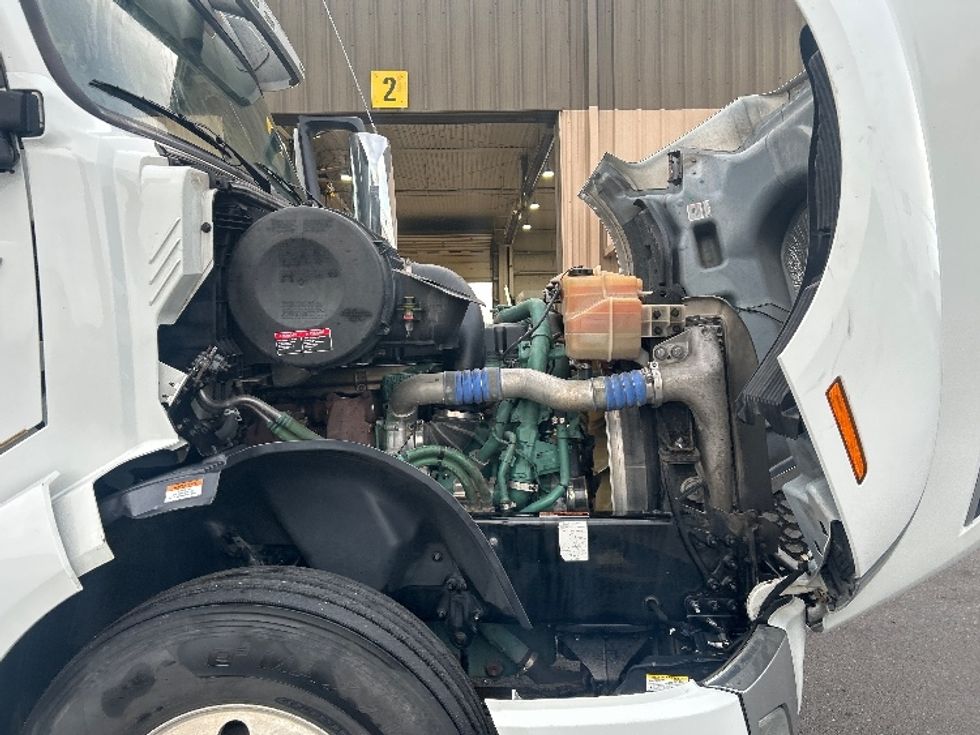 Sleeper Tractor-Heavy Duty Tractors-Volvo-2023-VNL64760-Harlingen-TX-457,314\n\t\tmiles-$ 86,250 - Image 20