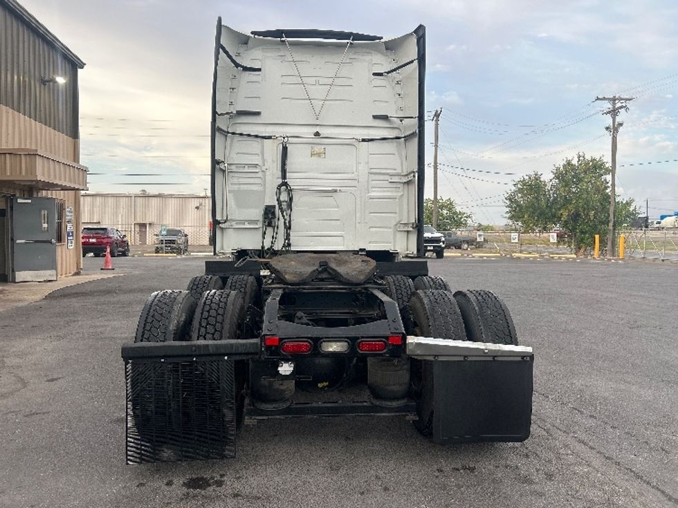 Sleeper Tractor-Heavy Duty Tractors-Volvo-2023-VNL64760-Harlingen-TX-457,314\n\t\tmiles-$ 86,250 - Image 6
