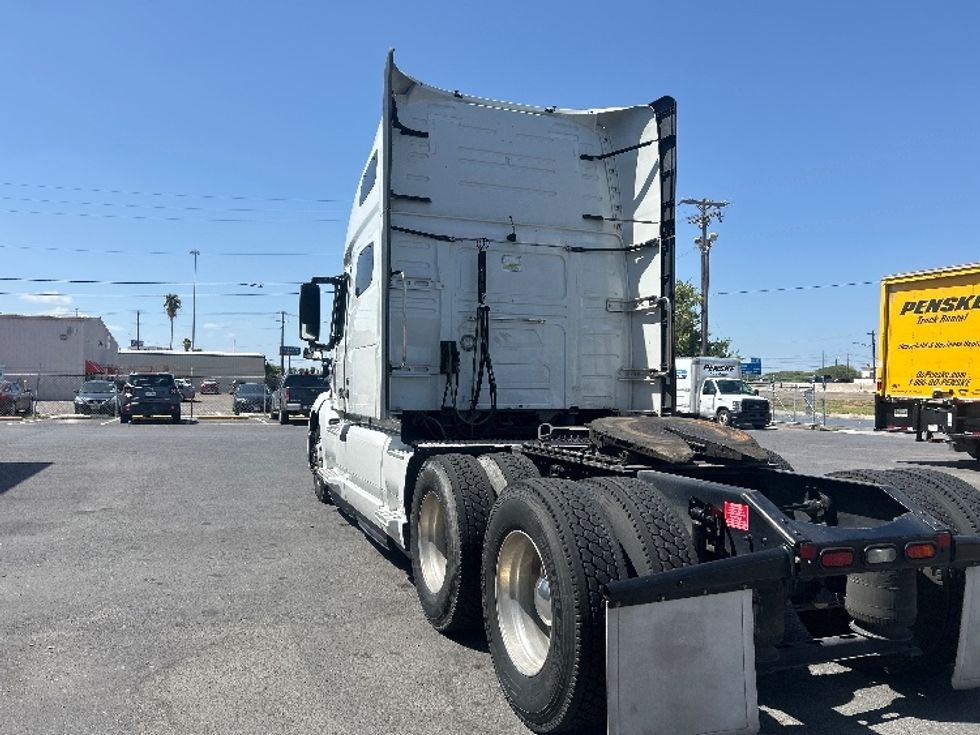 Sleeper Tractor-Heavy Duty Tractors-Volvo-2023-VNL64760-Harlingen-TX-553,467\n\t\tmiles-$ 76,750 - Image 5
