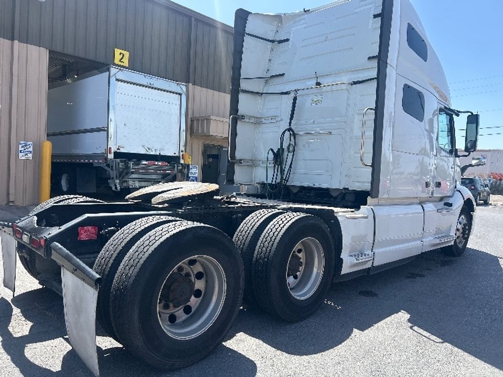 Sleeper Tractor-Heavy Duty Tractors-Volvo-2023-VNL64760-Harlingen-TX-553,467\n\t\tmiles-$ 76,750 - Image 7