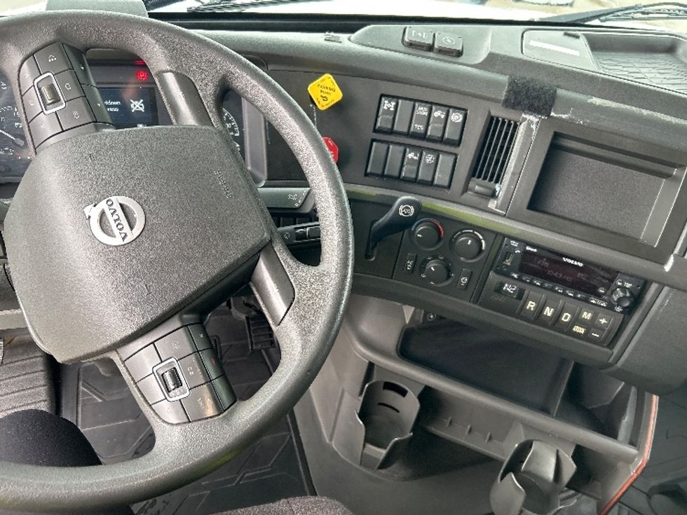Sleeper Tractor-Heavy Duty Tractors-Volvo-2023-VNL64760-Houston-TX-400,578\n\t\tmiles-$ 89,750 - Image 11