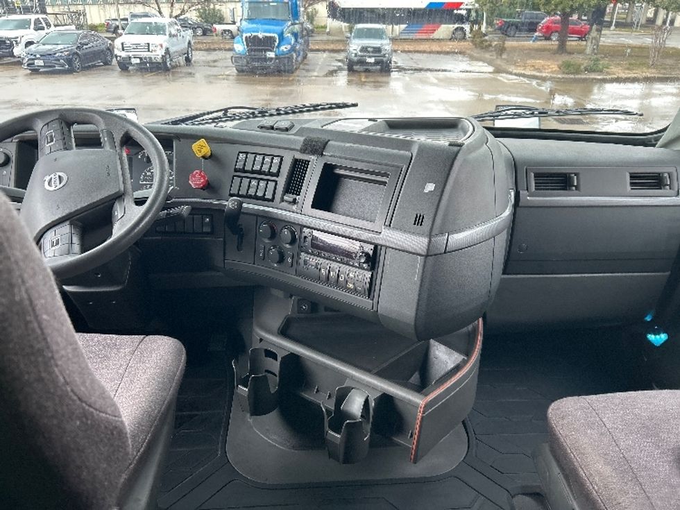 Sleeper Tractor-Heavy Duty Tractors-Volvo-2023-VNL64760-Houston-TX-400,578\n\t\tmiles-$ 89,750 - Image 12