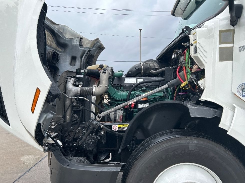 Sleeper Tractor-Heavy Duty Tractors-Volvo-2023-VNL64760-Houston-TX-400,578\n\t\tmiles-$ 89,750 - Image 21
