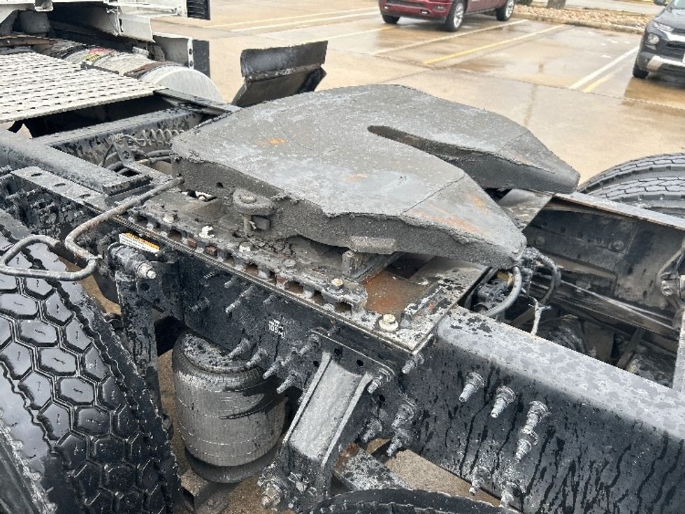 Sleeper Tractor-Heavy Duty Tractors-Volvo-2023-VNL64760-Houston-TX-400,578\n\t\tmiles-$ 89,750 - Image 22