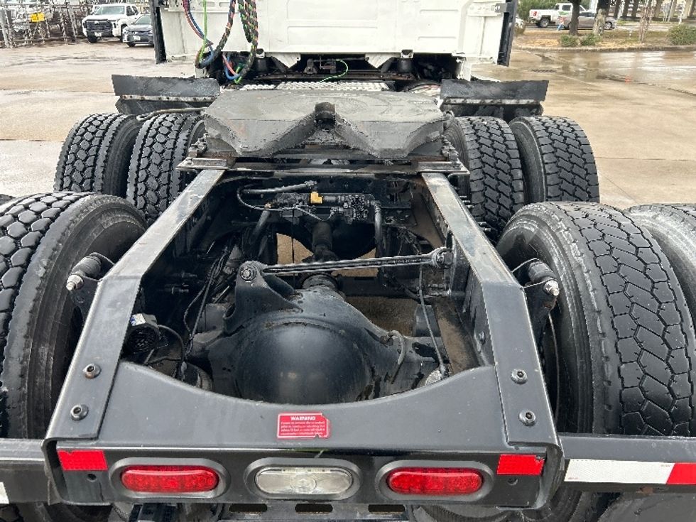 Sleeper Tractor-Heavy Duty Tractors-Volvo-2023-VNL64760-Houston-TX-400,578\n\t\tmiles-$ 89,750 - Image 6
