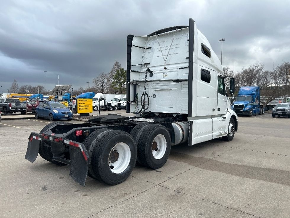 Sleeper Tractor-Heavy Duty Tractors-Volvo-2023-VNL64760-Houston-TX-400,578\n\t\tmiles-$ 89,750 - Image 7