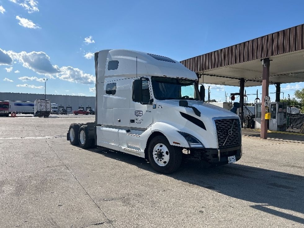 Sleeper Tractor-Heavy Duty Tractors-Volvo-2023-VNL64760-Indianapolis-IN-280,772\n\t\tmiles-$ 105,000 - Image 1