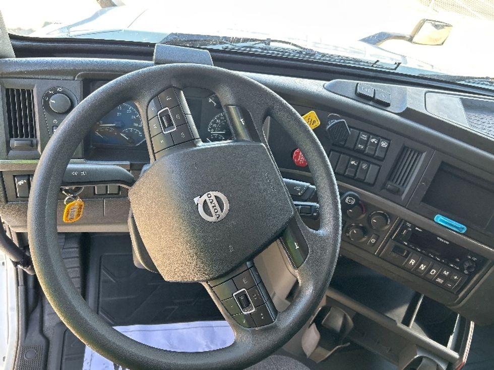 Sleeper Tractor-Heavy Duty Tractors-Volvo-2023-VNL64760-Indianapolis-IN-280,772\n\t\tmiles-$ 105,000 - Image 11