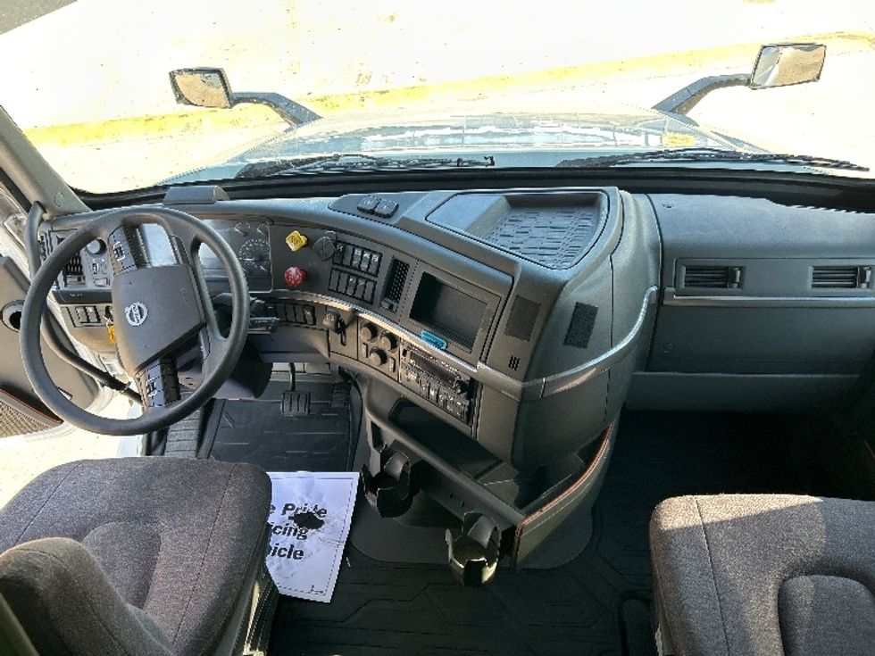 Sleeper Tractor-Heavy Duty Tractors-Volvo-2023-VNL64760-Indianapolis-IN-280,772\n\t\tmiles-$ 105,000 - Image 12