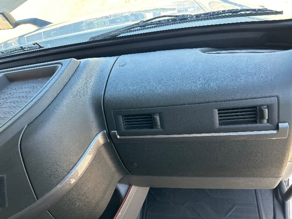 Sleeper Tractor-Heavy Duty Tractors-Volvo-2023-VNL64760-Indianapolis-IN-280,772\n\t\tmiles-$ 105,000 - Image 14