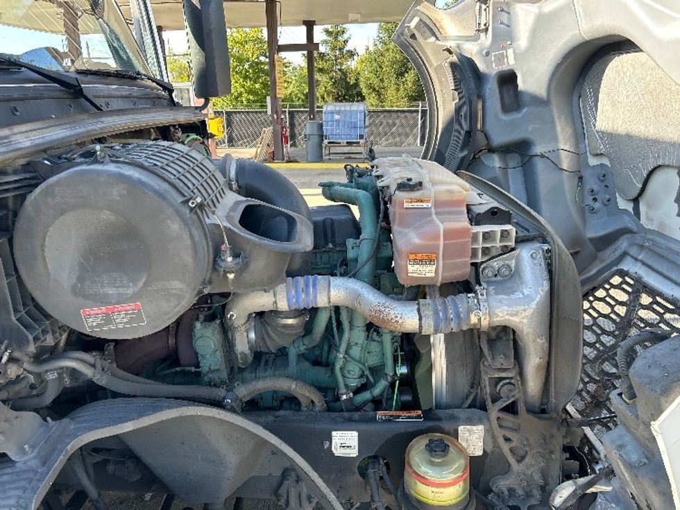 Sleeper Tractor-Heavy Duty Tractors-Volvo-2023-VNL64760-Indianapolis-IN-280,772\n\t\tmiles-$ 105,000 - Image 20