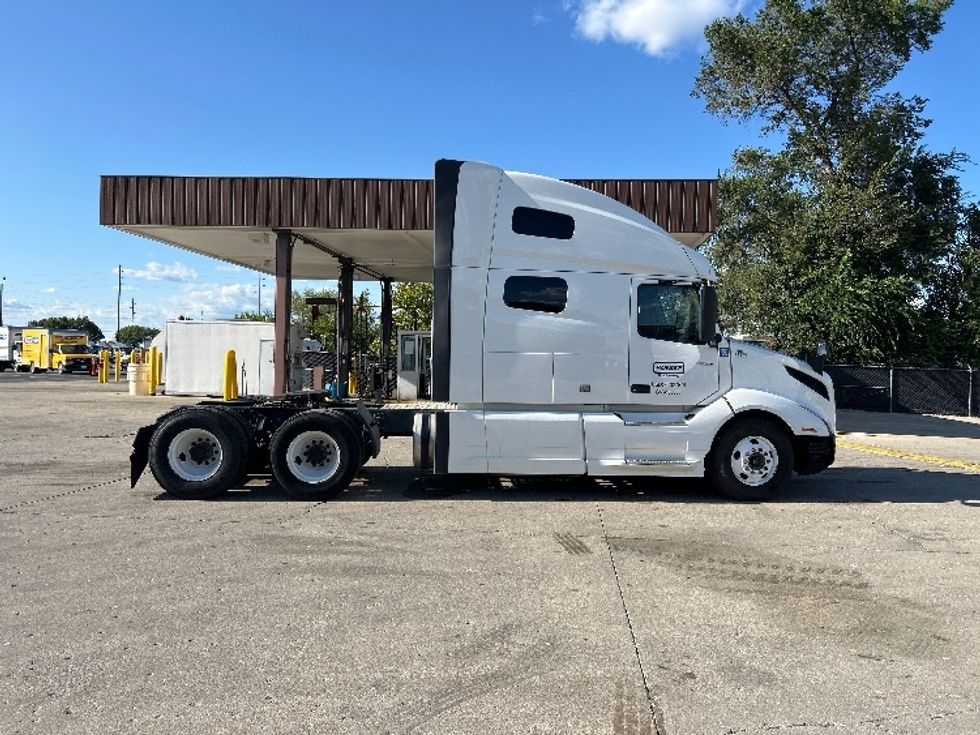 Sleeper Tractor-Heavy Duty Tractors-Volvo-2023-VNL64760-Indianapolis-IN-280,772\n\t\tmiles-$ 105,000 - Image 8