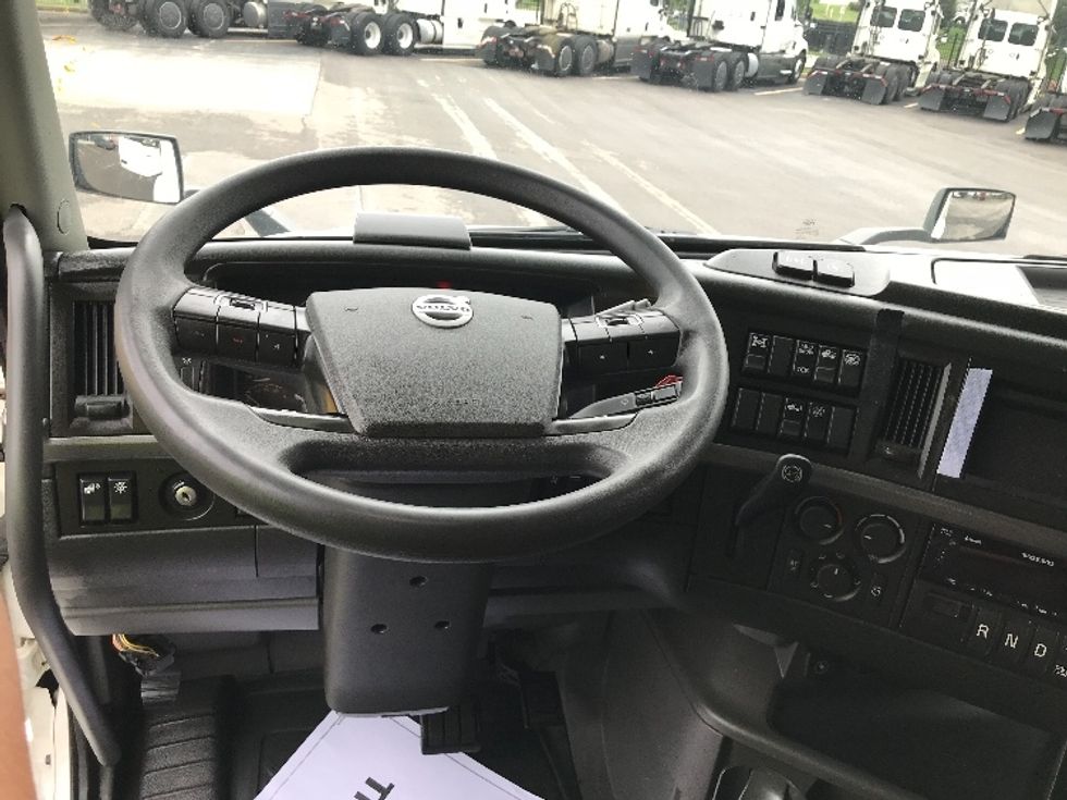 Sleeper Tractor-Heavy Duty Tractors-Volvo-2023-VNL64760-Kansas City-MO-624,062\n\t\tmiles-$ 78,750 - Image 11