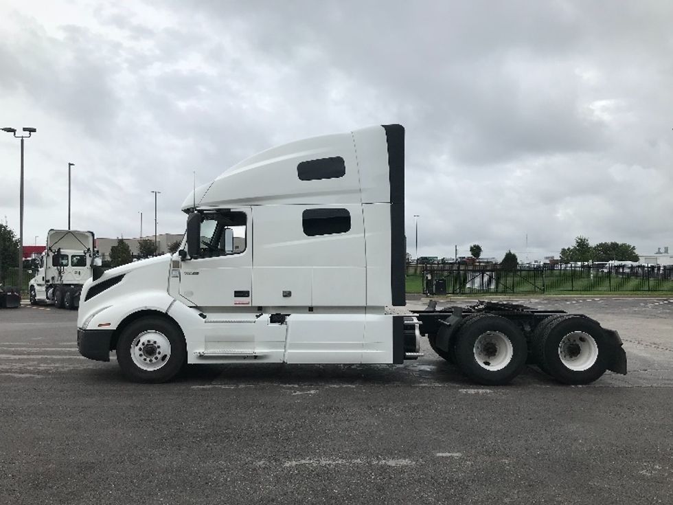 Sleeper Tractor-Heavy Duty Tractors-Volvo-2023-VNL64760-Kansas City-MO-624,062\n\t\tmiles-$ 78,750 - Image 4