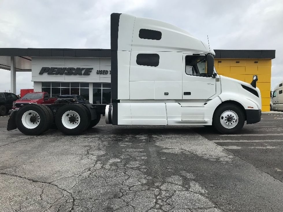 Sleeper Tractor-Heavy Duty Tractors-Volvo-2023-VNL64760-Kansas City-MO-624,062\n\t\tmiles-$ 78,750 - Image 8
