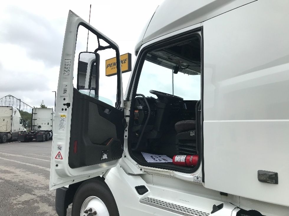 Sleeper Tractor-Heavy Duty Tractors-Volvo-2023-VNL64760-Kansas City-MO-624,062\n\t\tmiles-$ 78,750 - Image 9