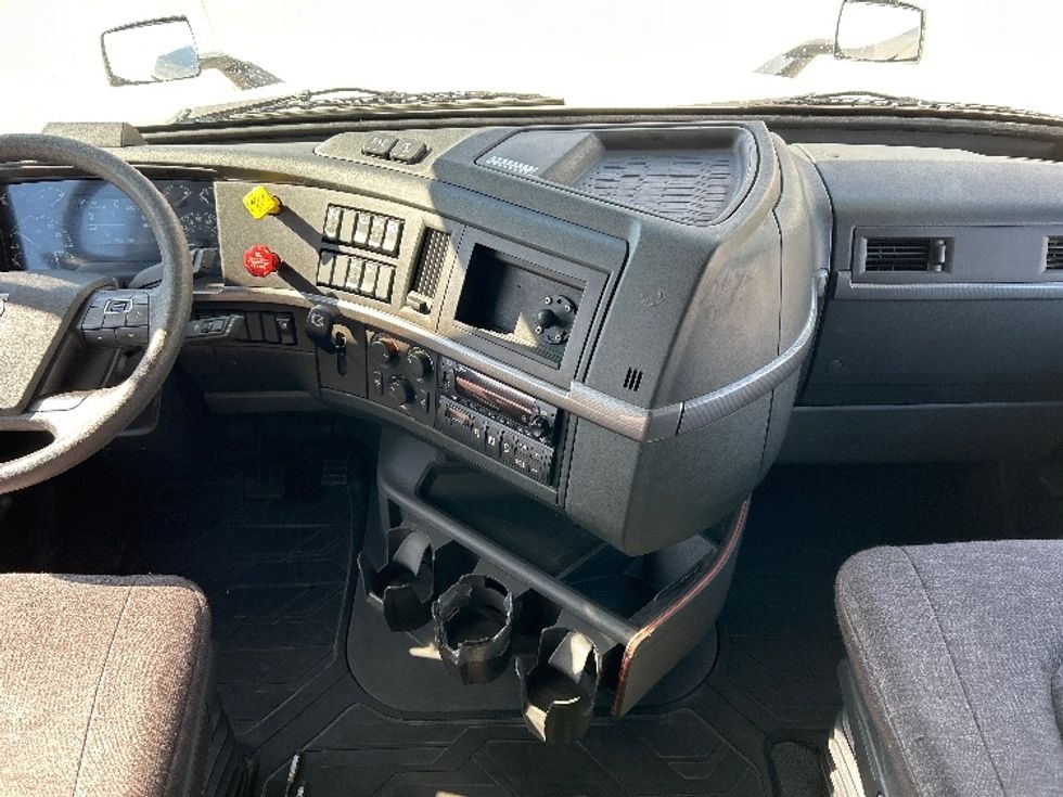 Sleeper Tractor-Heavy Duty Tractors-Volvo-2023-VNL64760-Katy-TX-292,733\n\t\tmiles-$ 101,000 - Image 12