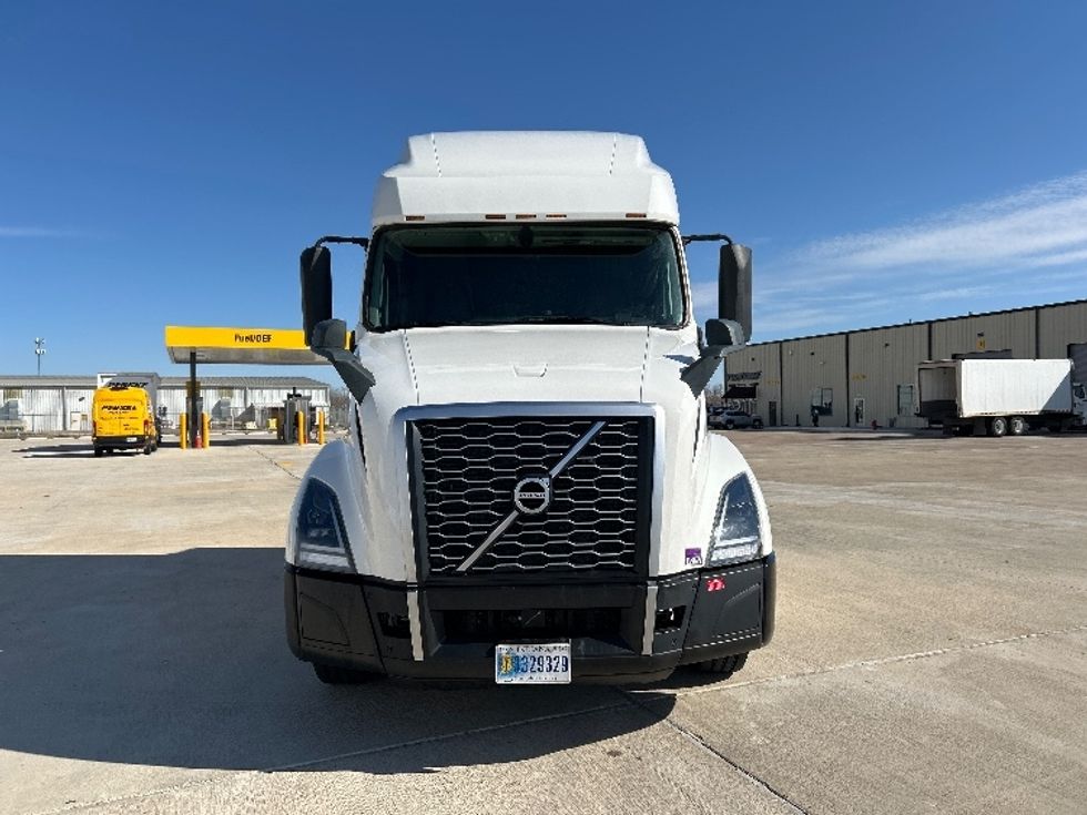 Sleeper Tractor-Heavy Duty Tractors-Volvo-2023-VNL64760-Katy-TX-292,733\n\t\tmiles-$ 101,000 - Image 2