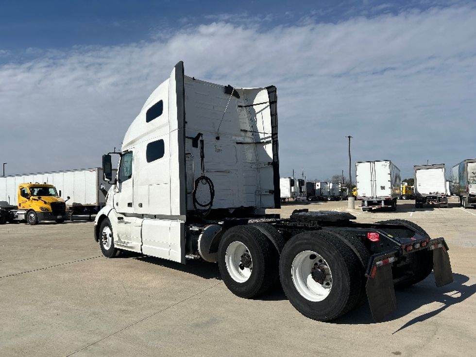 Sleeper Tractor-Heavy Duty Tractors-Volvo-2023-VNL64760-Katy-TX-292,733\n\t\tmiles-$ 101,000 - Image 5