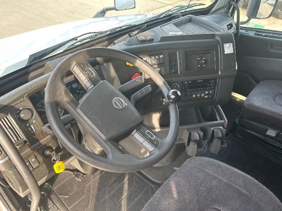 Sleeper Tractor-Heavy Duty Tractors-Volvo-2023-VNL64760-Katy-TX-302,042\n\t\tmiles-$ 100,000 - Image 10