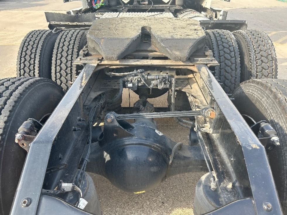 Sleeper Tractor-Heavy Duty Tractors-Volvo-2023-VNL64760-Katy-TX-302,042\n\t\tmiles-$ 100,000 - Image 6