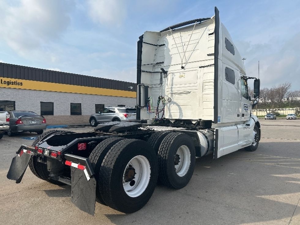 Sleeper Tractor-Heavy Duty Tractors-Volvo-2023-VNL64760-Katy-TX-302,042\n\t\tmiles-$ 100,000 - Image 7