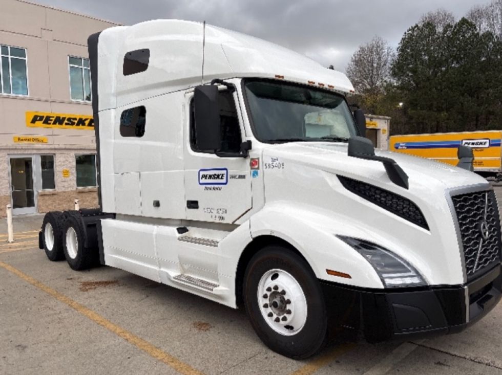 Sleeper Tractor-Heavy Duty Tractors-Volvo-2023-VNL64760-Kennesaw-GA-502,381\n\t\tmiles-$ 80,000 - Image 1