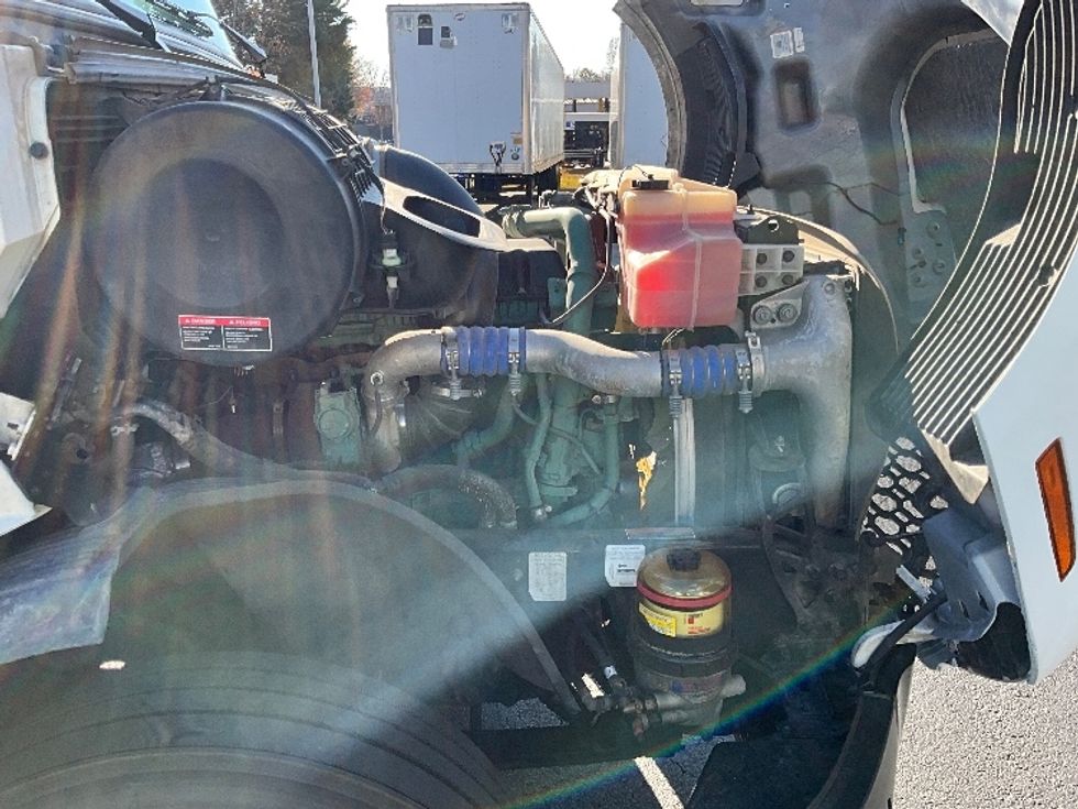 Sleeper Tractor-Heavy Duty Tractors-Volvo-2023-VNL64760-Kennesaw-GA-502,381\n\t\tmiles-$ 80,000 - Image 19