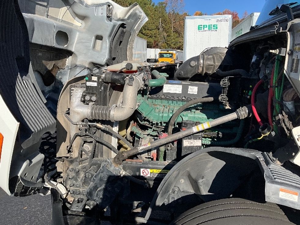 Sleeper Tractor-Heavy Duty Tractors-Volvo-2023-VNL64760-Kennesaw-GA-502,381\n\t\tmiles-$ 80,000 - Image 20