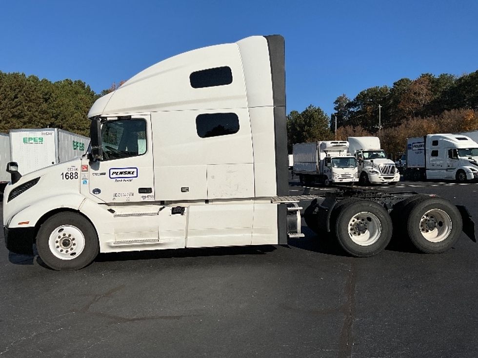 Sleeper Tractor-Heavy Duty Tractors-Volvo-2023-VNL64760-Kennesaw-GA-502,381\n\t\tmiles-$ 80,000 - Image 4