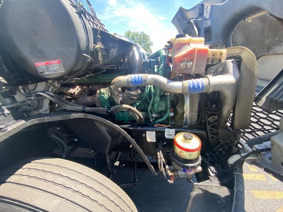 Sleeper Tractor-Heavy Duty Tractors-Volvo-2023-VNL64760-La Porte-IN-439,406\n\t\tmiles-$ 91,500 - Image 20