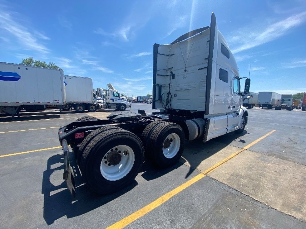Sleeper Tractor-Heavy Duty Tractors-Volvo-2023-VNL64760-La Porte-IN-439,406\n\t\tmiles-$ 91,500 - Image 7
