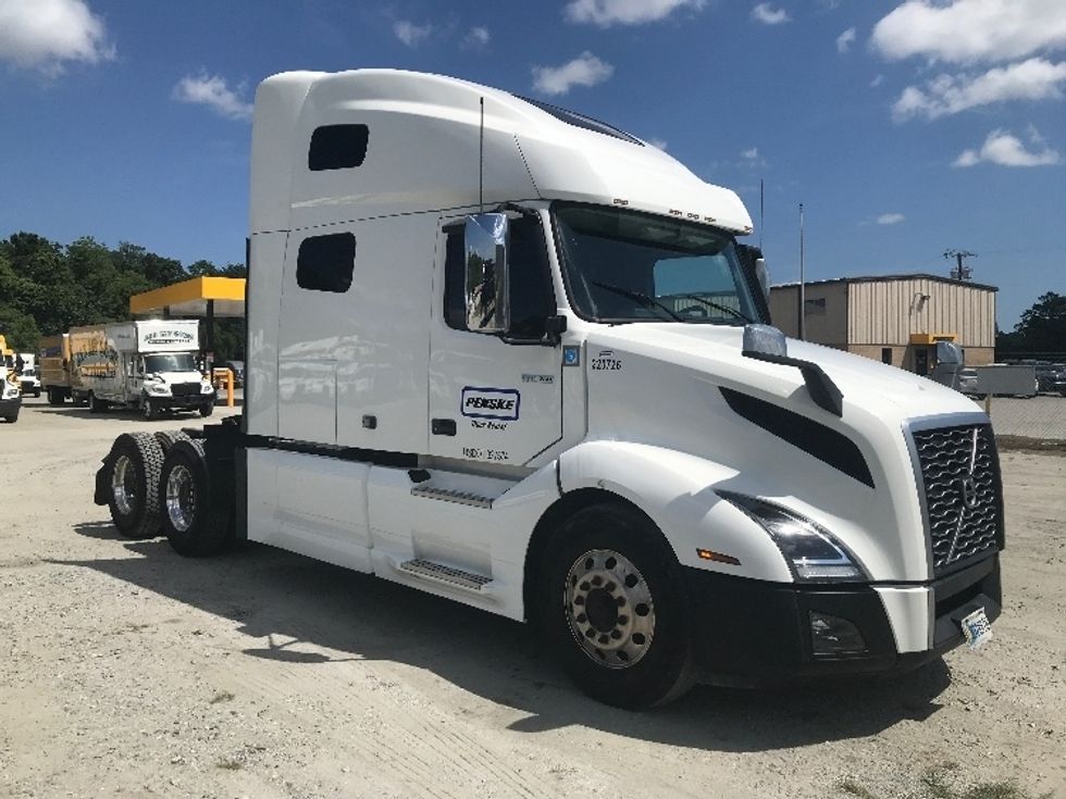 Sleeper Tractor-Heavy Duty Tractors-Volvo-2023-VNL64760-La Porte-IN-527,953\n\t\tmiles-$ 75,250 - Image 1