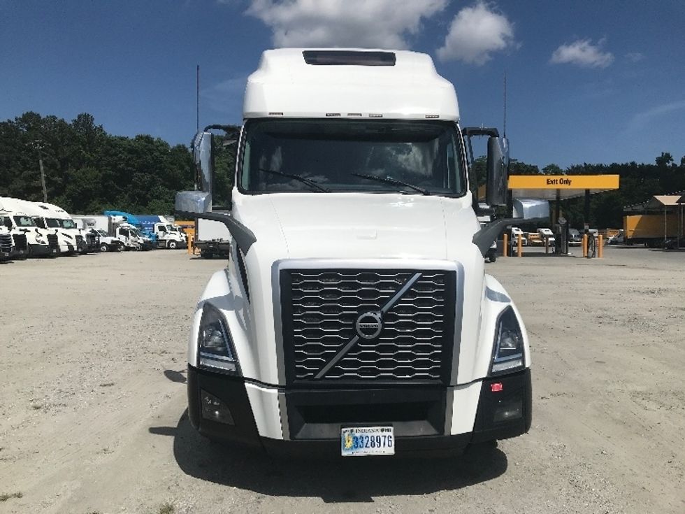 Sleeper Tractor-Heavy Duty Tractors-Volvo-2023-VNL64760-La Porte-IN-527,953\n\t\tmiles-$ 75,250 - Image 2
