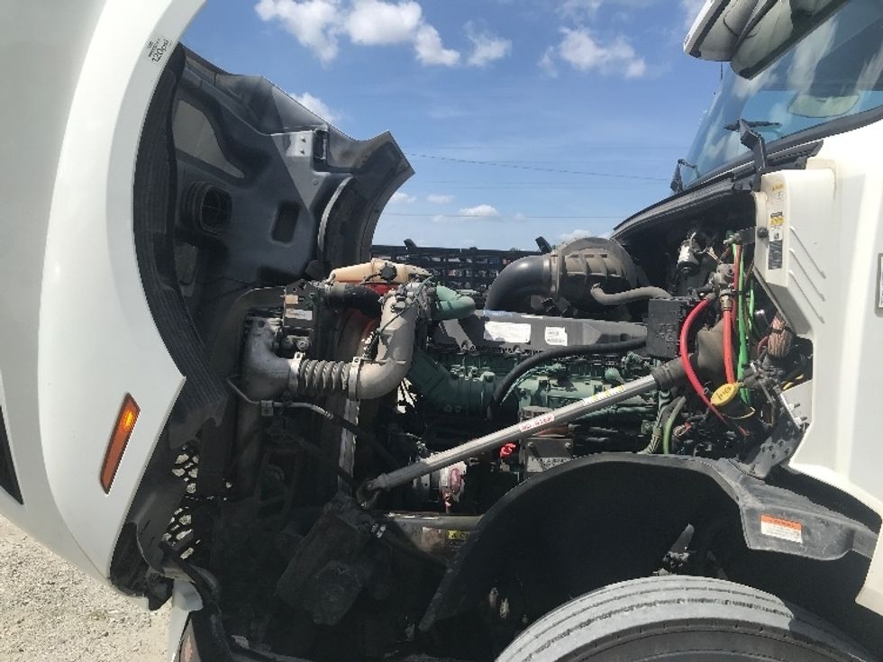 Sleeper Tractor-Heavy Duty Tractors-Volvo-2023-VNL64760-La Porte-IN-527,953\n\t\tmiles-$ 75,250 - Image 21
